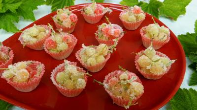 Desserts : Caissettes de groseilles déguisées