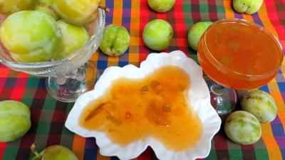 miel : Coupelle de confiture de prunes jaunes à la rhubarbe