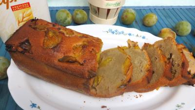 Desserts : Assiette de cake aux reine-claude et sangria
