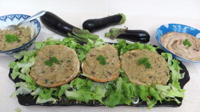 Pour débutants : Assiette de tartines de pain aux aubergines