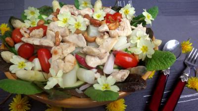 Cuisine diététique : Assiette de poulet aux asperges en salade