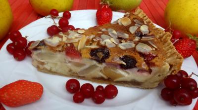 Amande effilée : Morceau de tarte aux fruits