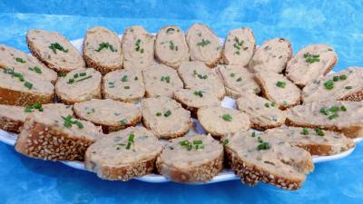 Entrées froides : Tartines de mousse de crabes