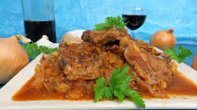 Viandes : Assiette de côtes d'agneau en sauce