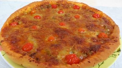 Pour débutants : Assiette de pizza aux oignons et au bleu