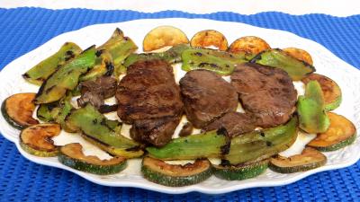 Viandes : Assiette de boeuf aux poivrrons et courgettes