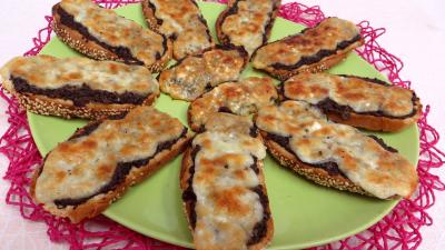 Amuse-bouche : Assiette de bruschette aux champignons