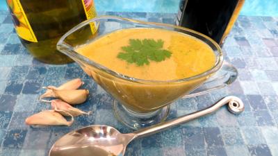 Sauces : Saucière de vinaigrette à l'ail