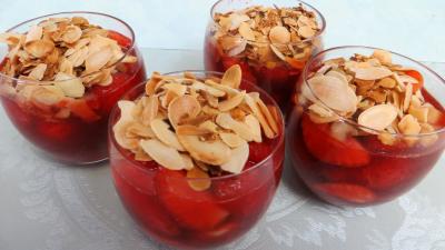 Amande effilée : Verrines de fraises cardinal
