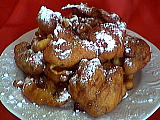 Image : Assiette de beignets aux raisins secs et fruits confits