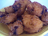 Cuisine réunionnaise : Assiette de beignets d'aubergine