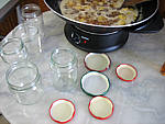 Pots de confiture ébouillantés prêt à être rempli