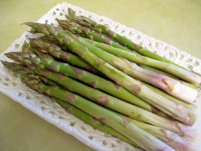 Photo : Plateau d'asperges vertes