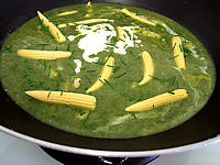 Image : Dans le wok la soupe de dinde aux épis de maïs