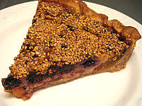 mûre : Part de quiche aux prunes et aux mûres 
