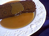 Image : Tranche de gâteau au chocolat et aux amandes