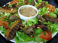 Photo : Un plat de salade landaise aux rillettes