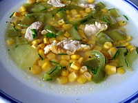 maïs doux : Assiette de potage aux poivrons et maïs