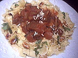 Pâtes alimentaires : Assiette de tagliatelles aux aubergines