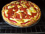 Pizza au seigle et sa garniture aux artichauts et mozzarella