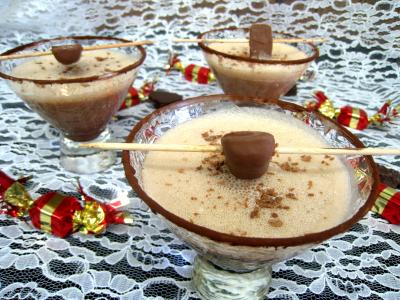 Boissons : Verres de cocktail au chocolat et au caramel