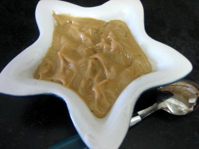 sauce pour les entrées : Ramequin de sauce mayonnaise au batteur-mélangeur
