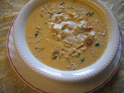 Soupes & potages : Assiette de velouté de carottes au foie gras et son oeuf mollet