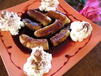Image : recette Bananes au vin rouge et chantilly