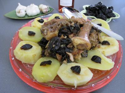 La cuisine des grand-mères : Plat de queues de porc aux épices et aux panais