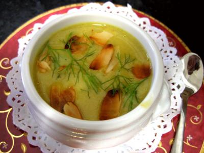 cèpe : Petite soupière en amuse-bouche de crème de cèpes au fenouils