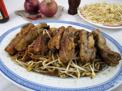 cerfeuil déshydraté : Plat d'agneau aux oignons aux saveurs chinoises