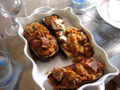 beurre allégé salé : Plat d'aubergines farcies et sa sauce au yaourt