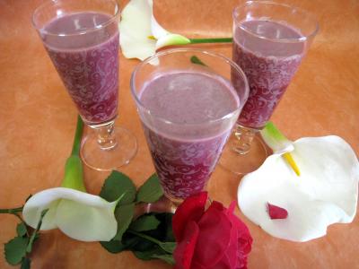 mûre : Verres de cocktail de crème de mûres à l'armagnac