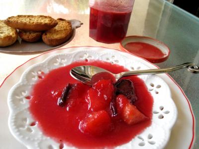 prune : Coupelle de confiture de prunes et de pommes à la crème