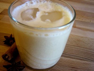 jus de pomme : Verre de jus de pommes à la crème