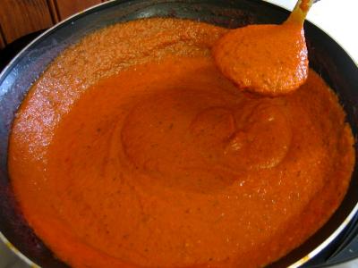 Sauces : Plat de sauce tomate pour pizza