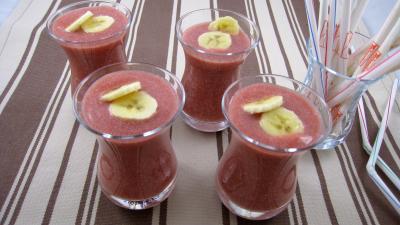 Cuisine mexicaine : Verres de boissons aux fraises et bananes à la mexicaine