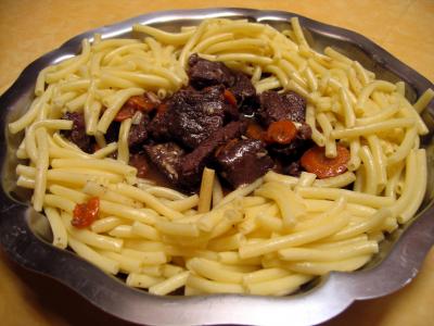 vin saint-estèphe : Plat de boeuf à l'ail