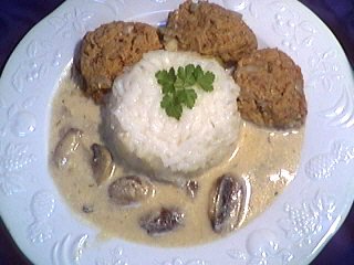 Cuisine slave : Assiette de boulettes de boeuf au riz