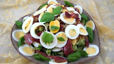 beurre allégé salé : Assiette de brocolis aux oeufs en salade