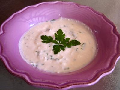 sauce pour crustacés : Bol en sauce yaourt et au citron