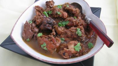 Cuisson à la cocotte : Assiette de lapin aux oignons