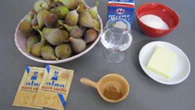 Ingrédients pour la recette : Poêlée de figues au caramel