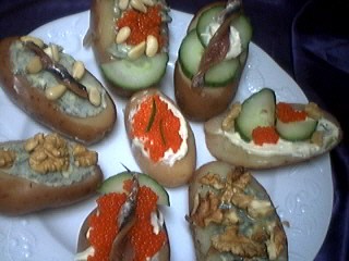 Ail : Assiette de canapés aux pommes de terre