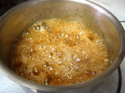 Photo : un caramel en cours de cuisson