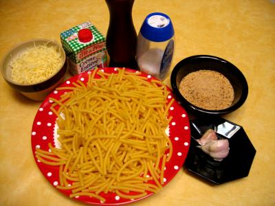 Ingrédients pour la recette : Macaronis sauce aux noisettes