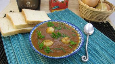 sucre semoule : Ramequin de sauce lyonnaise