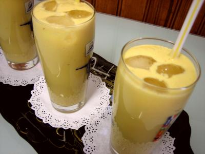 Cuisine antillaise : Verres de cocktail de crème de mangue