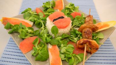 Image : recette Salade de truite fumée et sa brochette de viandes