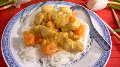 noix de coco : Assiette de poulet noix de coco et vermicelles